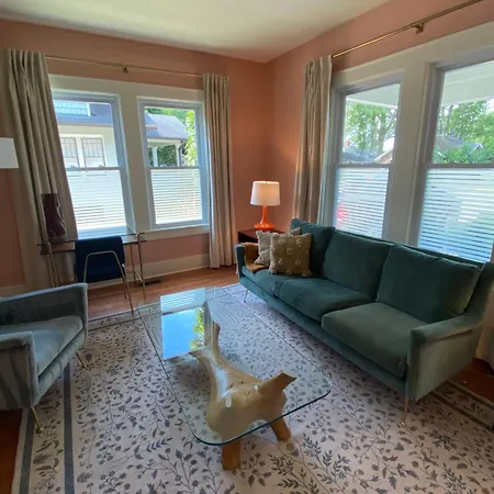 Holiday home 3 Bed, Luxury Bungalow, With Mature Garden, Minutes From Uptown Charlotte