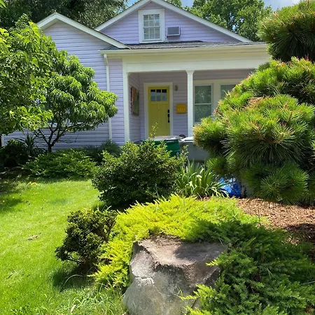 Holiday home 3 Bed, Luxury Bungalow, With Mature Garden, Minutes From Uptown *