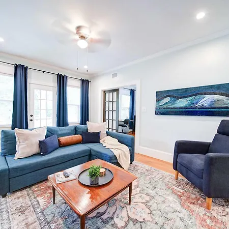Vibrant And Cozy 2br Near Uptown With Balcony Holiday home Charlotte