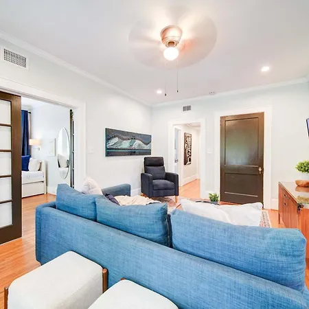 Vibrant And Cozy 2br Near Uptown With Balcony Charlotte
