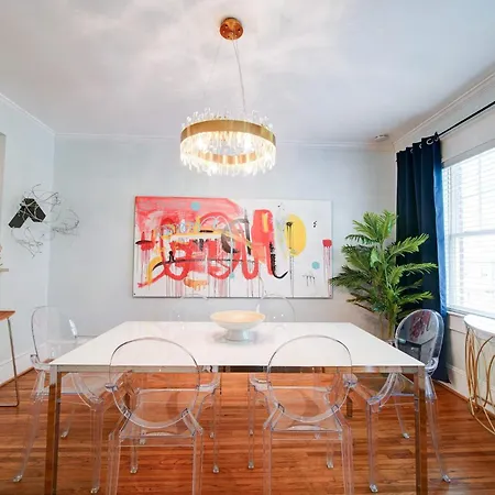 Vibrant And Cozy 2br Near Uptown With Balcony * Charlotte