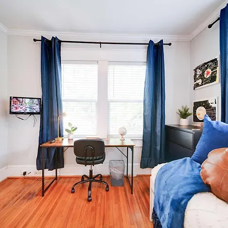 Vibrant And Cozy 2br Near Uptown With Balcony Holiday home *