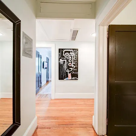 Vibrant And Cozy 2br Near Uptown With Balcony * Charlotte