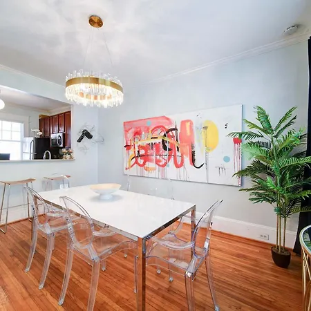Vibrant And Cozy 2br Near Uptown With Balcony Charlotte