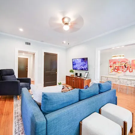 Vibrant And Cozy 2br Near Uptown With Balcony * Charlotte