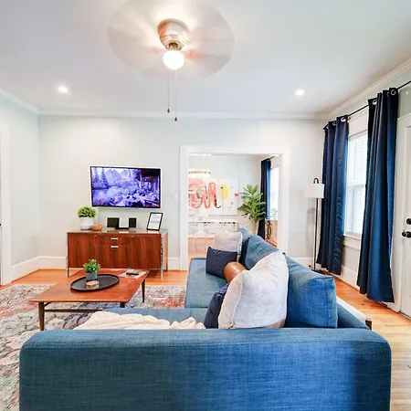 Holiday home Vibrant And Cozy 2br Near Uptown With Balcony Charlotte