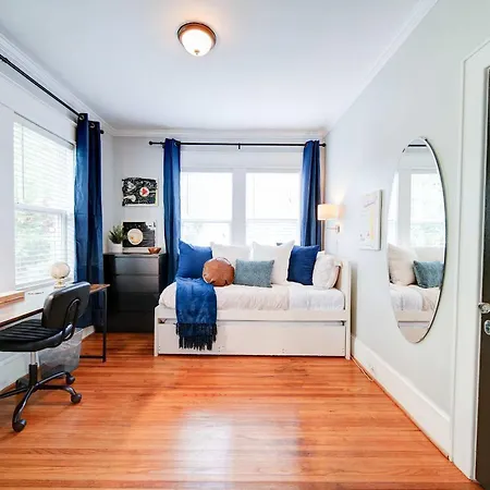 Holiday home Vibrant And Cozy 2br Near Uptown With Balcony Charlotte