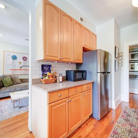 Spacious 2br In Myers Park With Sunroom