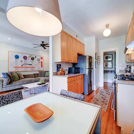 Spacious 2br In Myers Park With Sunroom *