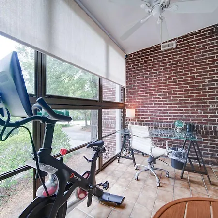 Spacious 2br In Myers Park With Sunroom Holiday home