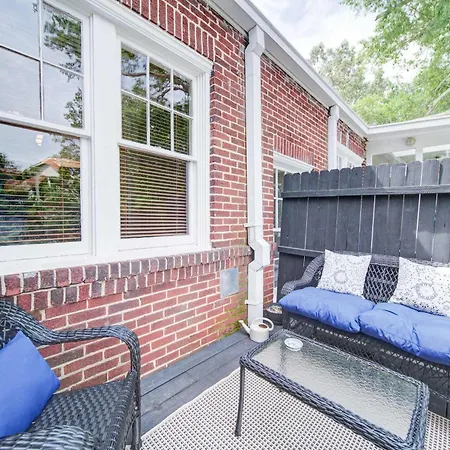 Spacious 2br In Myers Park With Sunroom Holiday home *