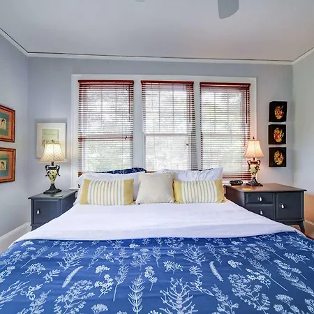 Spacious 2br In Myers Park With Sunroom Holiday home