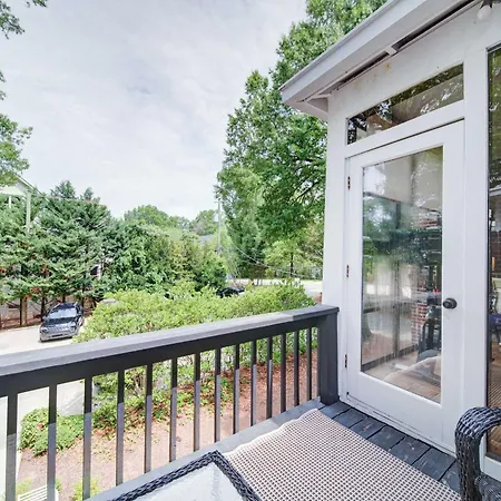 Spacious 2br In Myers Park With Sunroom *