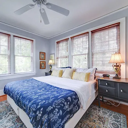 Spacious 2br In Myers Park With Sunroom *