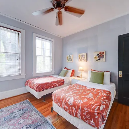 Holiday home Spacious 2br In Myers Park With Sunroom *