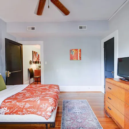 Spacious 2br In Myers Park With Sunroom Holiday home *