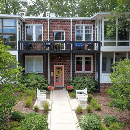 Spacious 2br In Myers Park With Sunroom