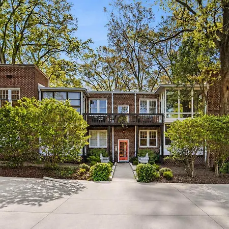 2 Bedroom In Myers Park With Comfortable Screened Porch