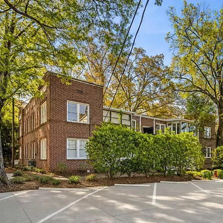 Holiday home 2 Bedroom In Myers Park With Comfortable Screened Porch Charlotte