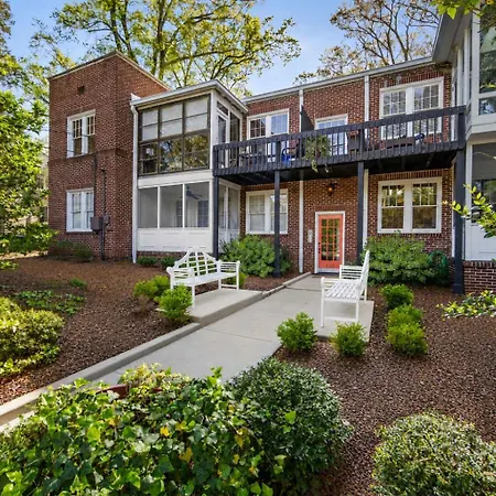 Holiday home 2 Bedroom In Myers Park With Comfortable Screened Porch Charlotte