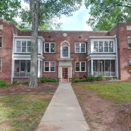 Spacious 2br In Myers Park With Sunroom Holiday home