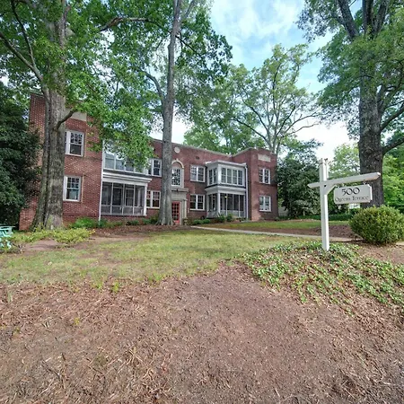 Holiday home Spacious 2br In Myers Park With Sunroom