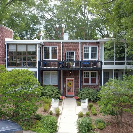 Spacious 2br In Myers Park With Sunroom Holiday home *