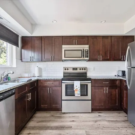 Sleek 2br Townhouse, Stones Throw To Uptown Charlotte