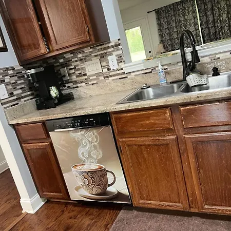 Comfort Home, Near Uptown And Airport *