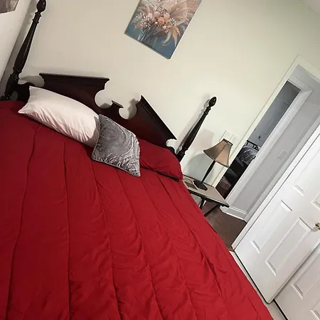 Comfort Home, Near Uptown And Airport Holiday home
