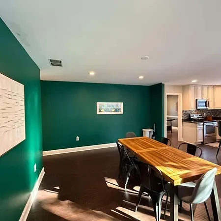 3br W Yard & Wifi Sleeps 10 Holiday home *
