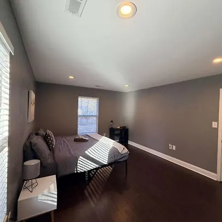 3br W Yard & Wifi Sleeps 10 Charlotte