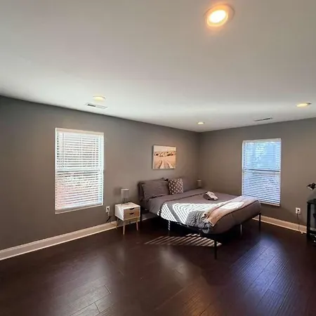 3br W Yard & Wifi Sleeps 10 Charlotte