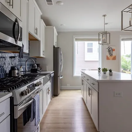 Bohemian Style House Close To Stadiums And Uptown