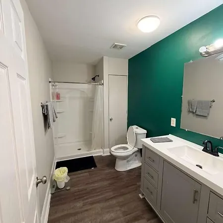 3br W Yard & Wifi Sleeps 10 Holiday home