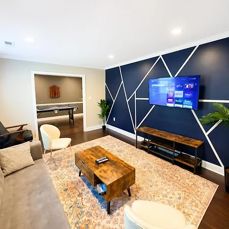 3br W Yard & Wifi Sleeps 10 Charlotte