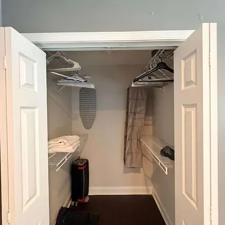 Holiday home 3br W Yard & Wifi Sleeps 10