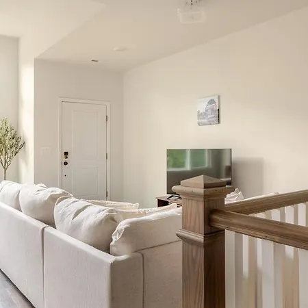 Uptown With Private Garage Charlotte