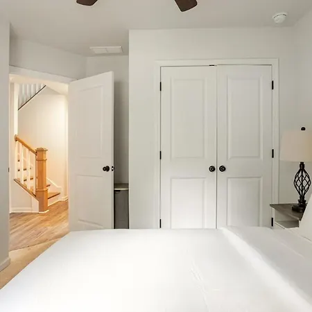 Uptown With Private Garage * Charlotte