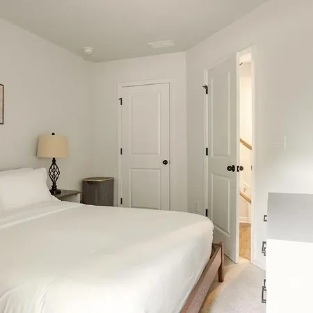 Uptown With Private Garage Charlotte