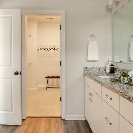 Uptown With Private Garage * Charlotte