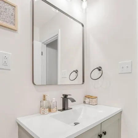 Brand New Stylish 5br3ba 15mins Clt Downtown * Charlotte