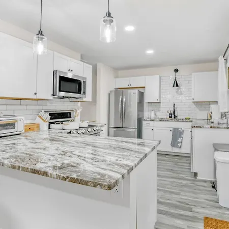 Brand New Stylish 5br3ba 15mins Clt Downtown Charlotte