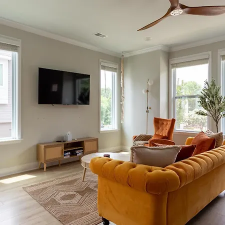 Bohemian Style House Close To Stadiums And Uptown Villa *