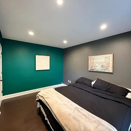 3br W Yard & Wifi Sleeps 10 * Charlotte