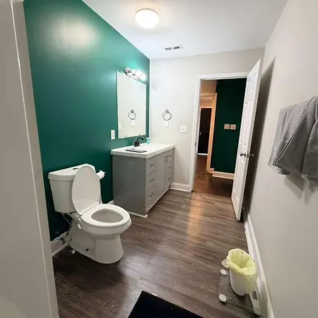 Holiday home 3br W Yard & Wifi Sleeps 10 *