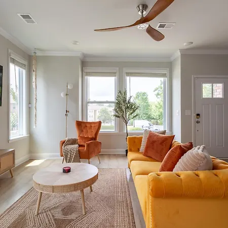 Bohemian Style House Close To Stadiums And Uptown Villa