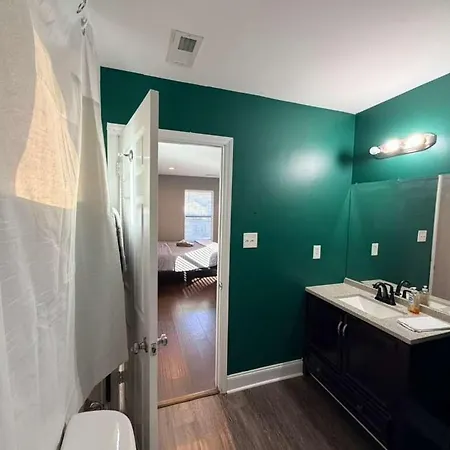 3br W Yard & Wifi Sleeps 10 Holiday home