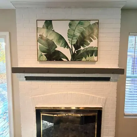 3br W Yard & Wifi Sleeps 10 Holiday home Charlotte