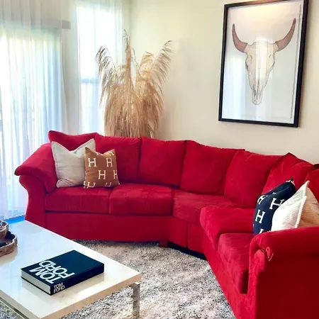 Spacious Uptown Luxury Escape Apartment